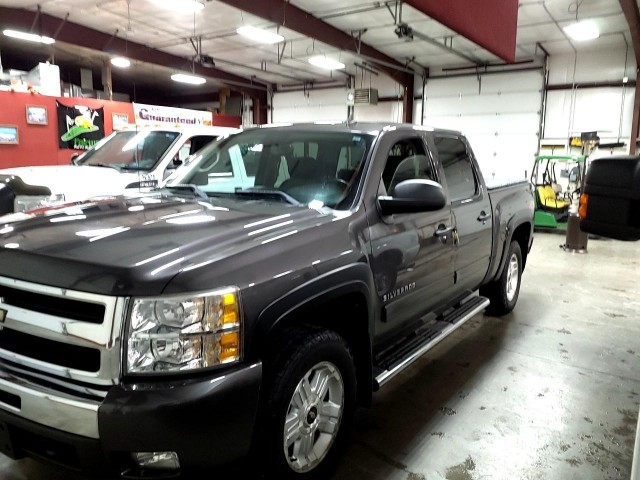 BUY CHEVROLET SILVERADO 1500 2011 4WD CREW CAB 143.5