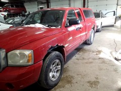 BUY DODGE DAKOTA 2005 2DR CLUB CAB 131