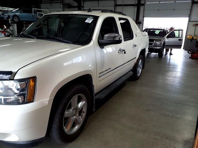 BUY CHEVROLET AVALANCHE 2013 4WD CREW CAB LTZ, Fairway Auto Auction