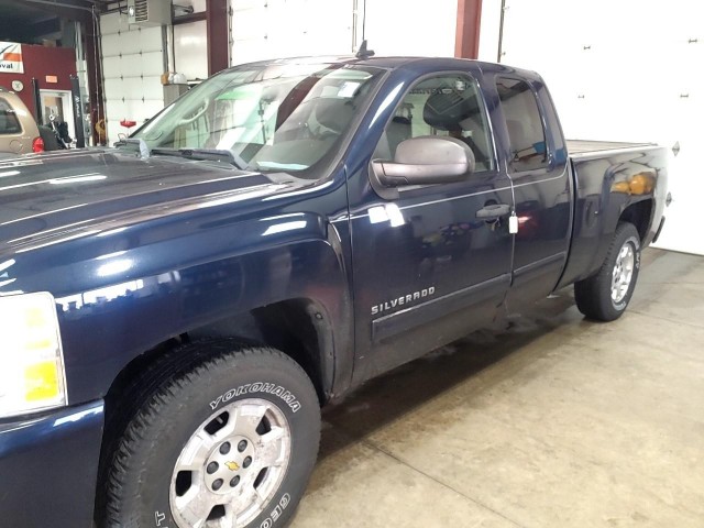 BUY CHEVROLET SILVERADO 1500 2010 4WD EXT CAB 143.5