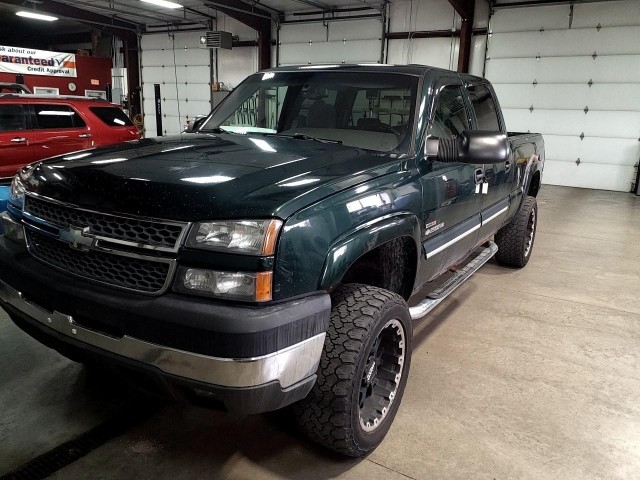 BUY CHEVROLET SILVERADO 2500HD 2005 CREW CAB 153