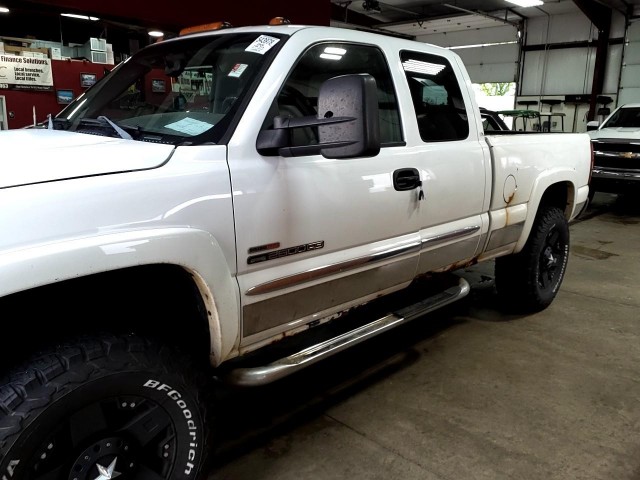 BUY GMC SIERRA 2500HD 2004 EXT CAB 143.5