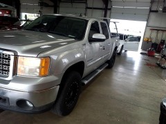 BUY GMC SIERRA 1500 2010 4WD CREW CAB 143.5