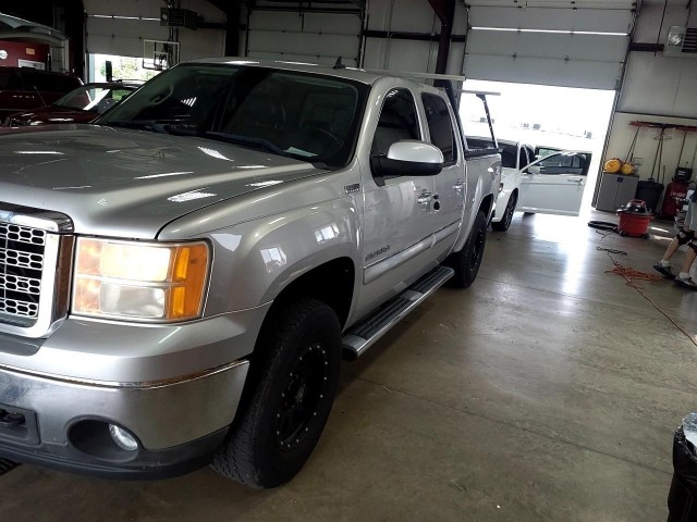 BUY GMC SIERRA 1500 2010 4WD CREW CAB 143.5