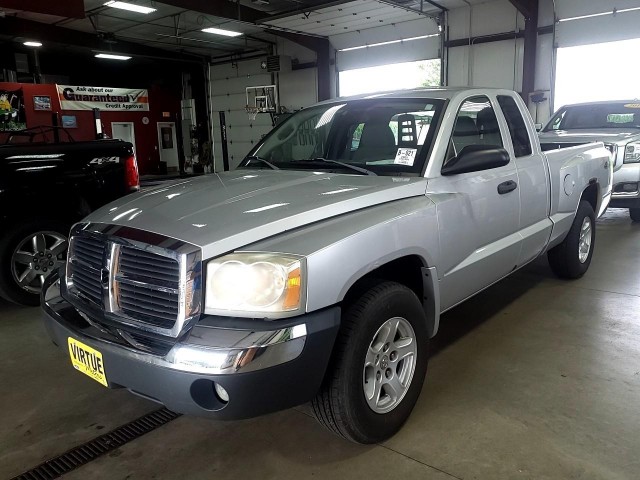 BUY DODGE DAKOTA 2005 2DR CLUB CAB 131