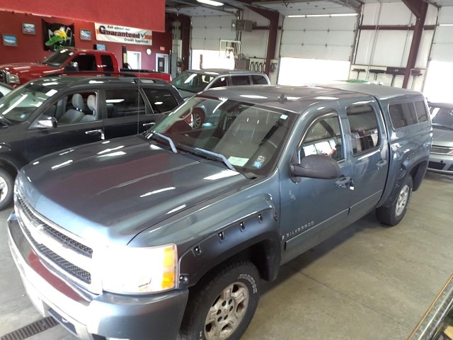 BUY CHEVROLET SILVERADO 1500 2007 4WD CREW CAB 143.5